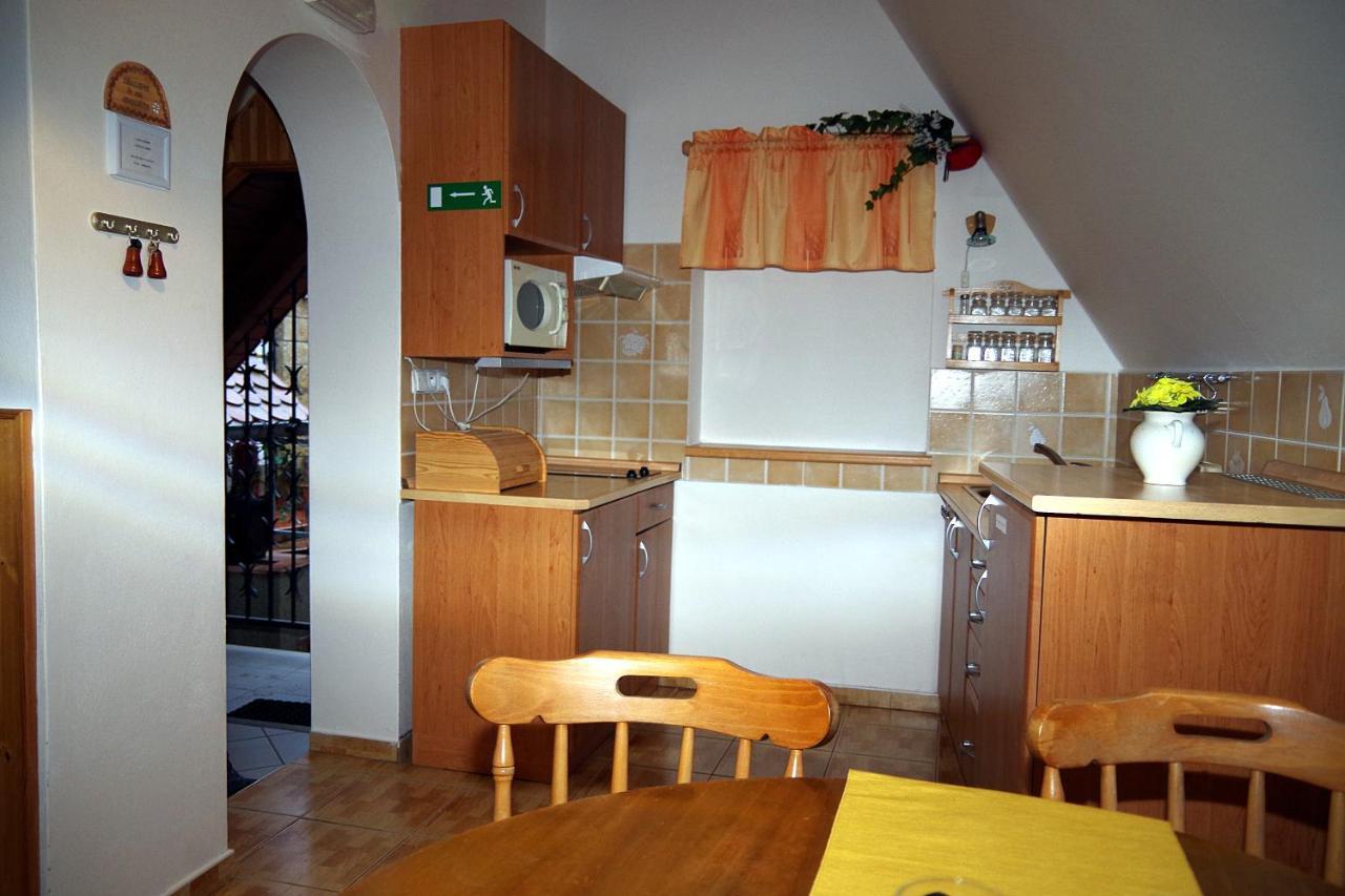 Sklep U Veselych Apartment Mutenice Ngoại thất bức ảnh