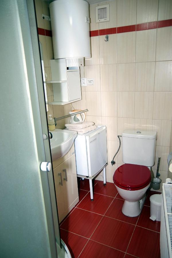 Sklep U Veselych Apartment Mutenice Ngoại thất bức ảnh