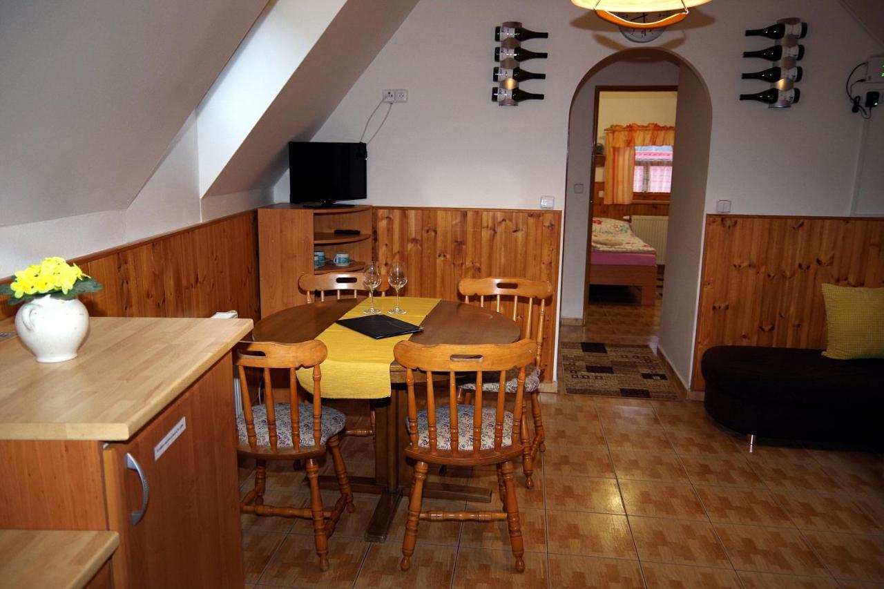 Sklep U Veselych Apartment Mutenice Ngoại thất bức ảnh